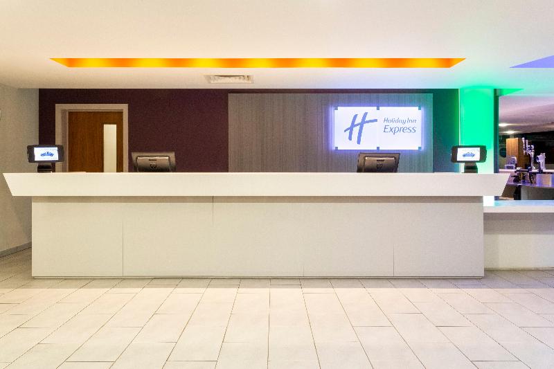 Holiday Inn Express Dunstable - Lobi