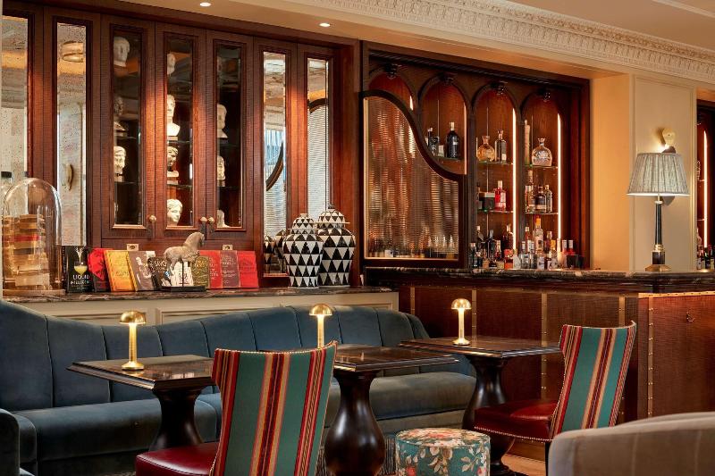 100 Queens Gate Hotel, Curio Collection by Hilton - Bar