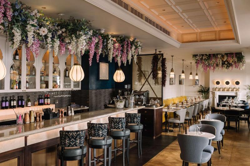 100 Queens Gate Hotel, Curio Collection by Hilton - Bar