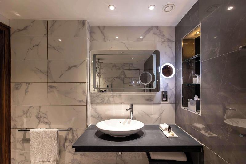 100 Queens Gate Hotel, Curio Collection by Hilton - Oda
