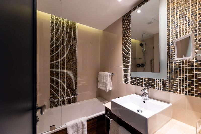 100 Queens Gate Hotel, Curio Collection by Hilton - Oda