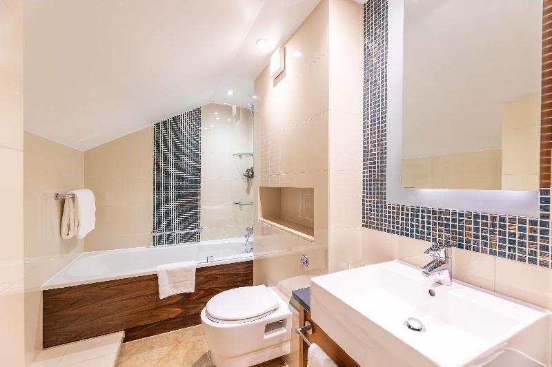 100 Queens Gate Hotel, Curio Collection by Hilton - Oda