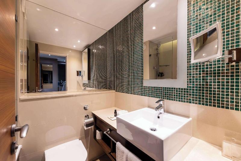 100 Queens Gate Hotel, Curio Collection by Hilton - Oda