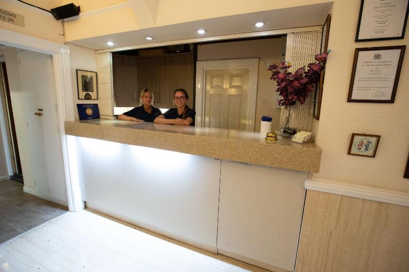 The Corner House Hotel - Lobi