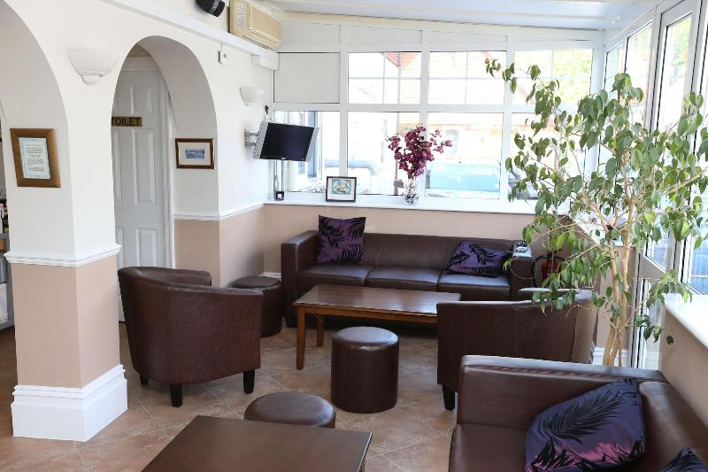 The Corner House Hotel - Lobi