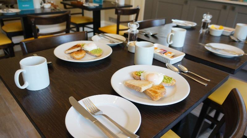 The Lawn Guest House - Restoran
