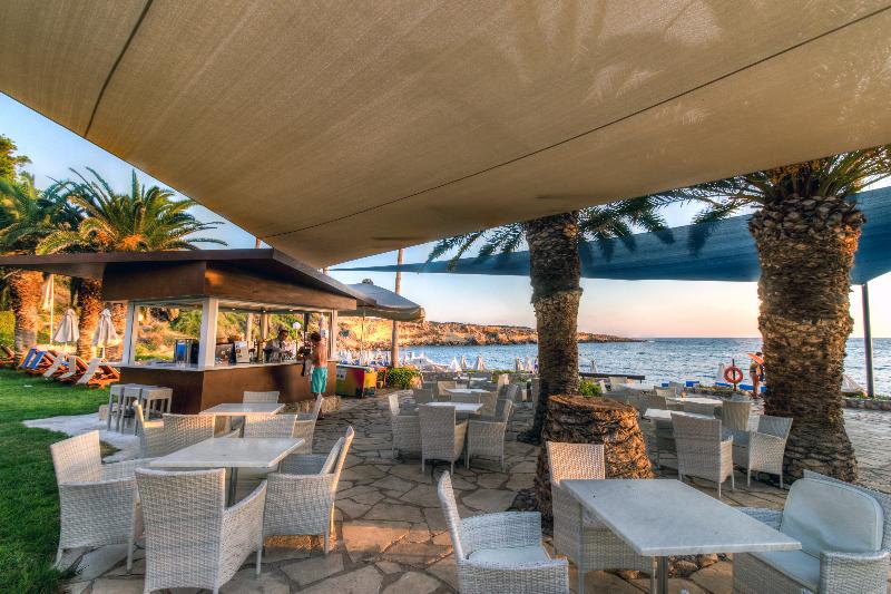 Coral Beach Hotel and Resort - Bar
