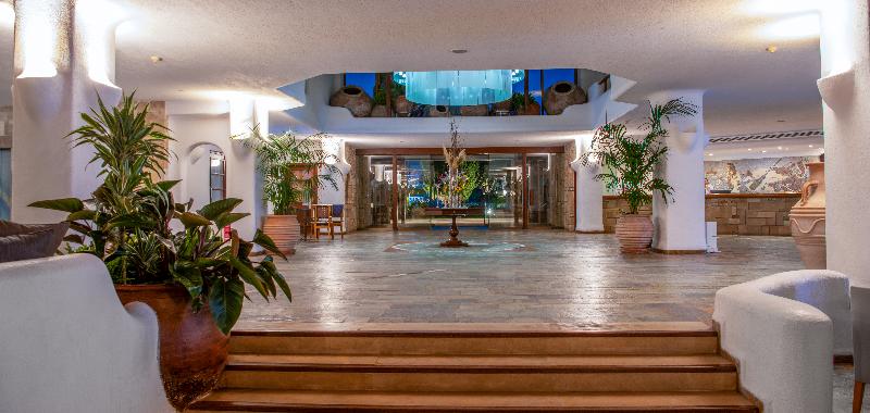Coral Beach Hotel and Resort - Lobi