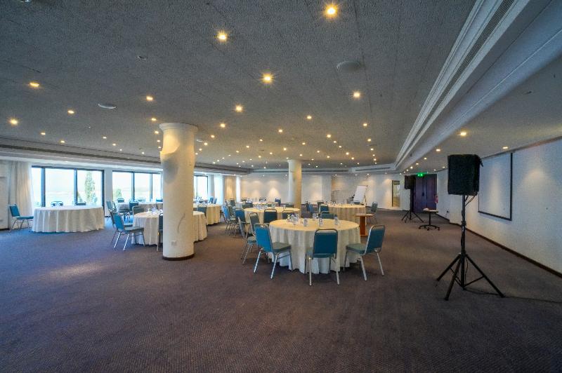 Coral Beach Hotel and Resort - Toplantı