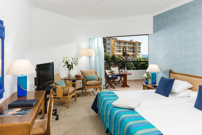 Coral Beach Hotel and Resort - Oda