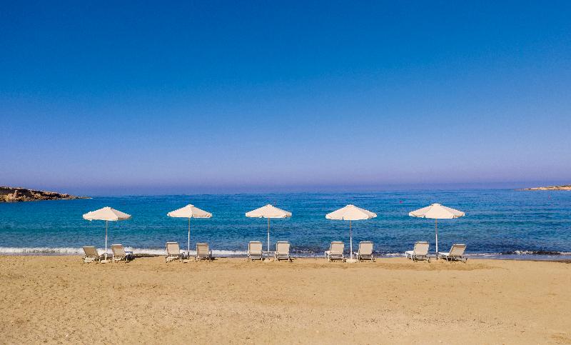 Coral Beach Hotel and Resort - Plaj