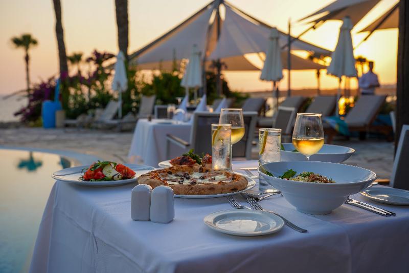 Coral Beach Hotel and Resort - Restoran