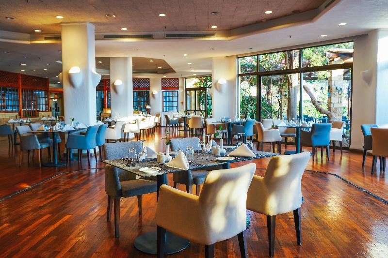Coral Beach Hotel and Resort - Restoran