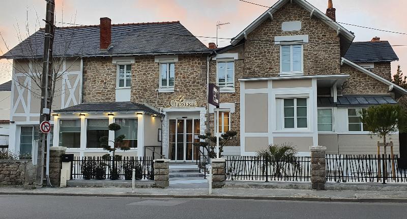 Logis Hotel La Closerie - Genel