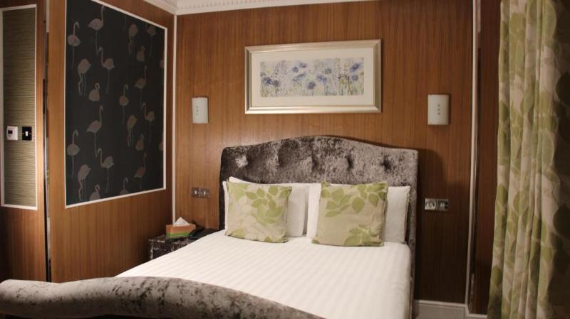 Cheshire Hotel - Oda
