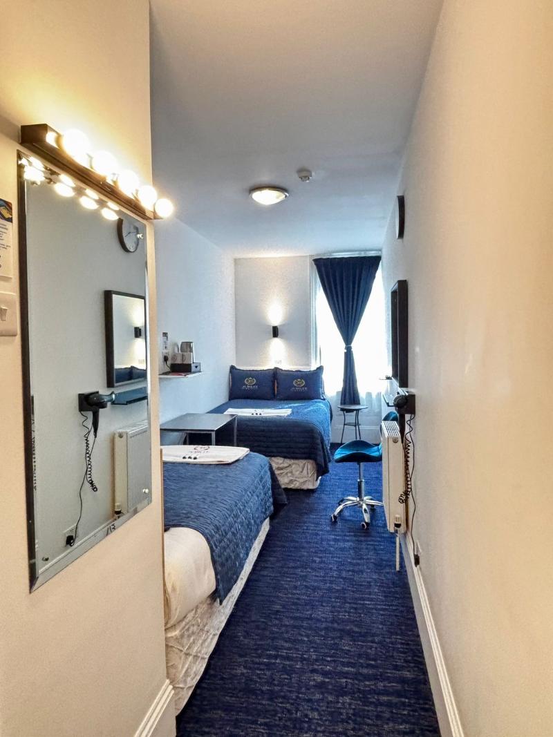 Jubilee Hotel - Oda