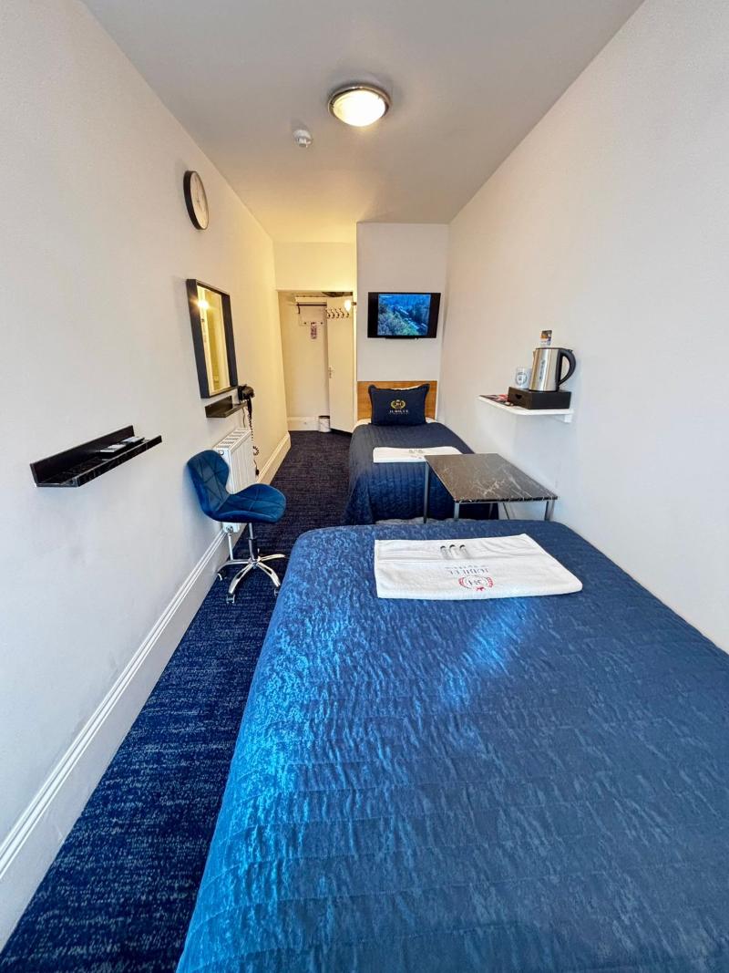 Jubilee Hotel - Oda