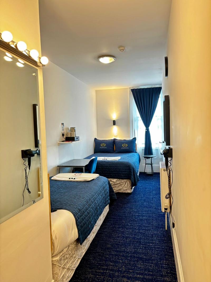 Jubilee Hotel - Oda
