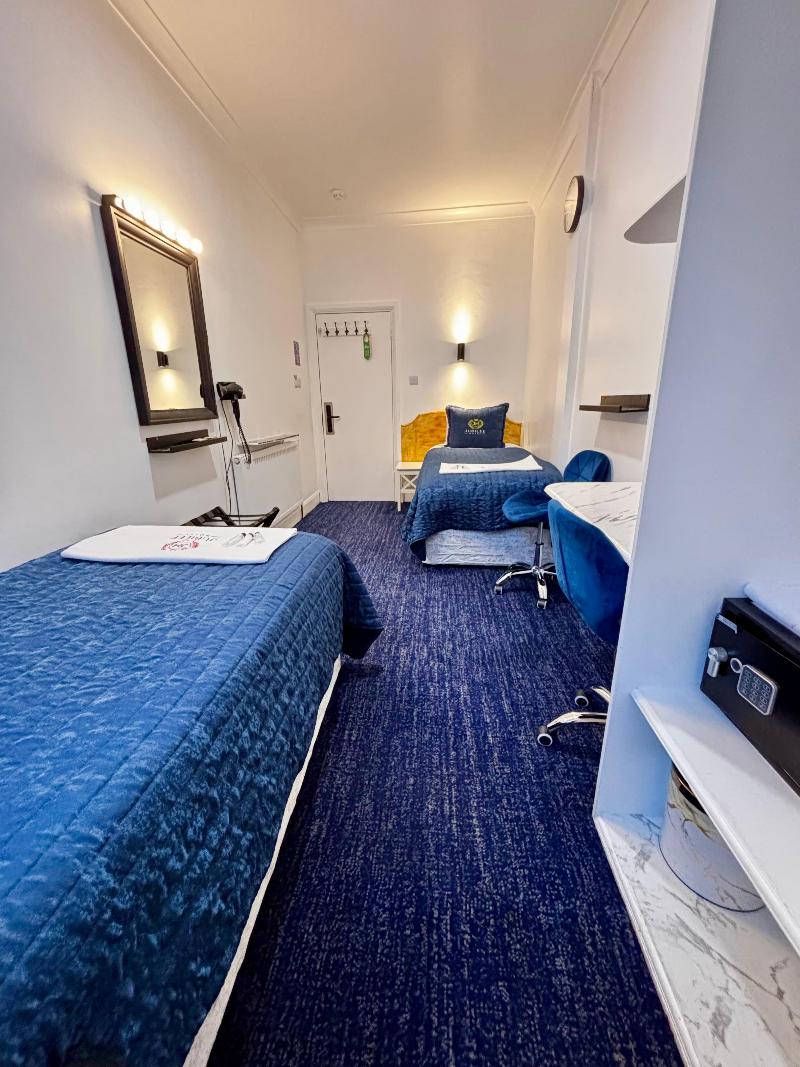 Jubilee Hotel - Oda