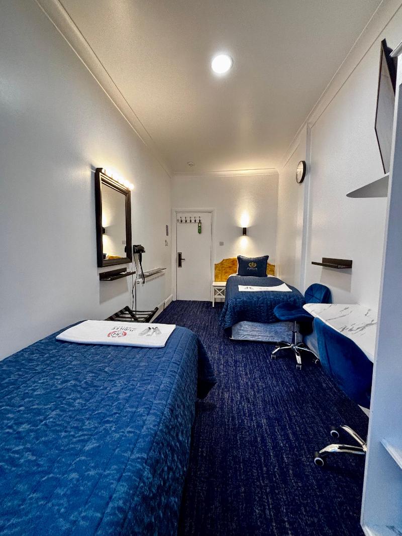 Jubilee Hotel - Oda