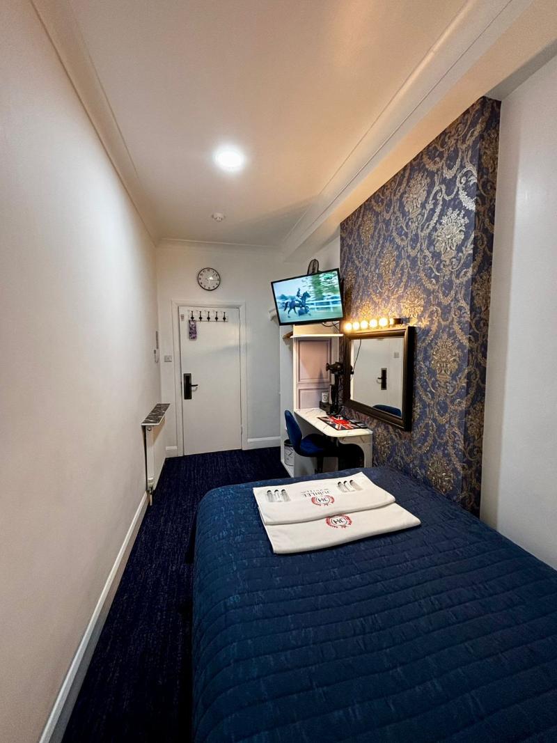 Jubilee Hotel - Oda