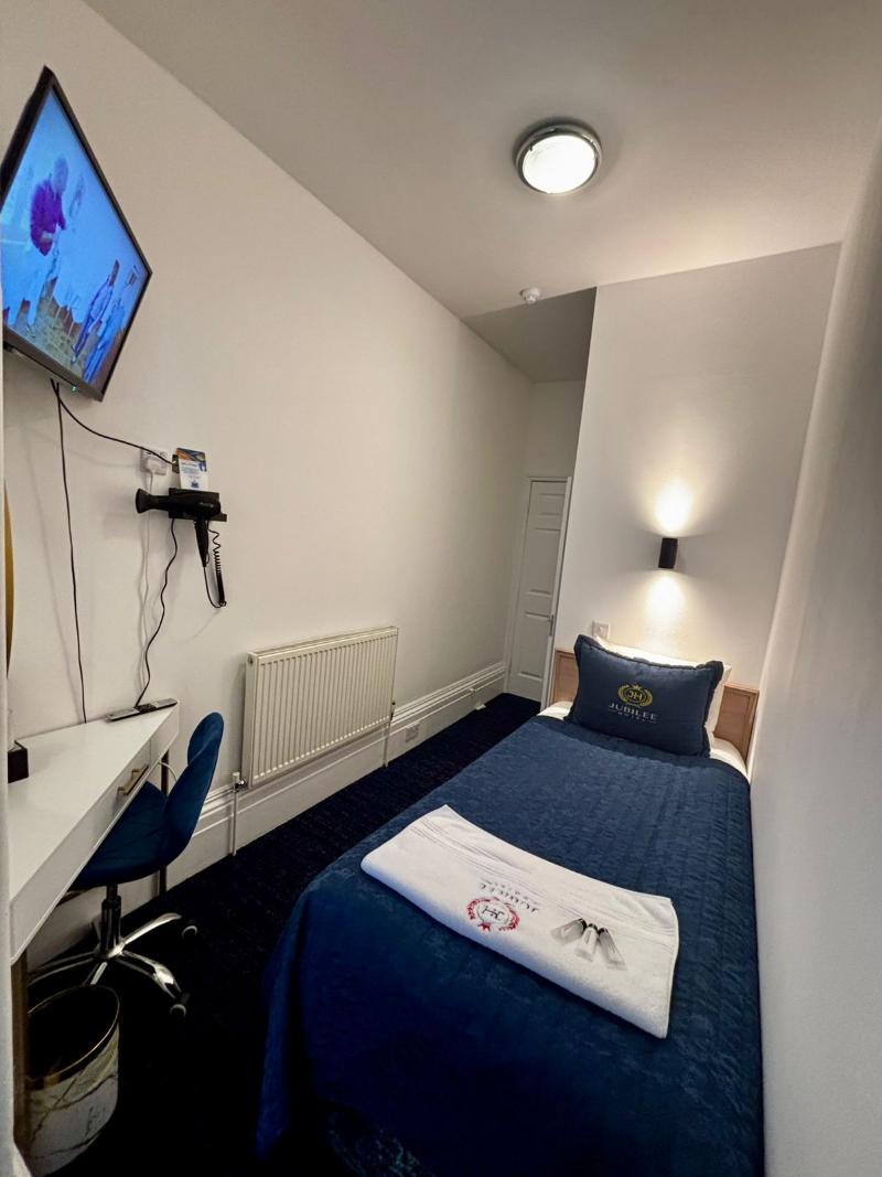 Jubilee Hotel - Oda