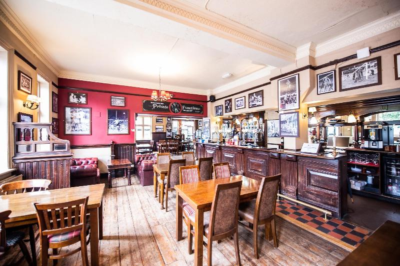 OYO The Green Man Pub And Hotel - Restoran