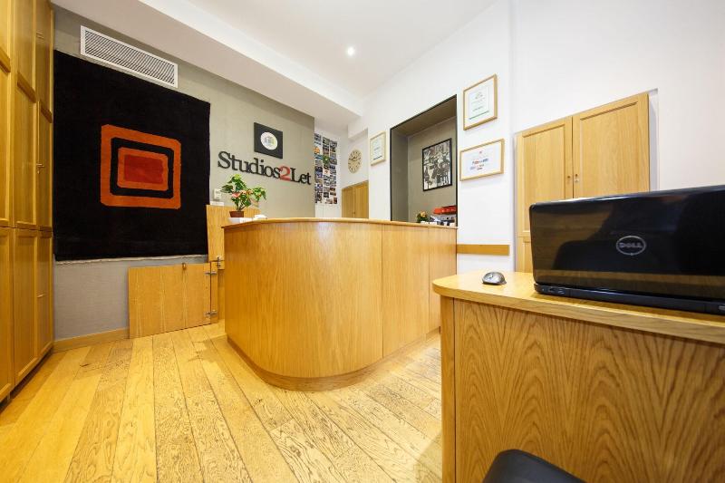 Studios 2 Let Serviced Apartments - Lobi