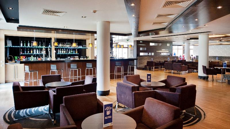Holiday Inn Express London-Epsom Downs - Bar