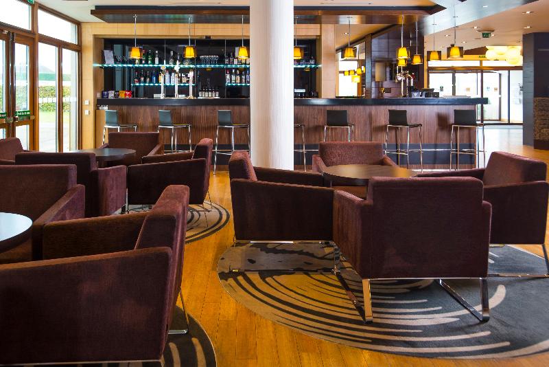 Holiday Inn Express London-Epsom Downs - Bar