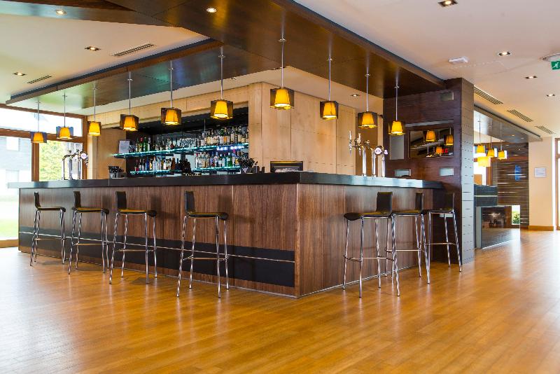 Holiday Inn Express London-Epsom Downs - Bar