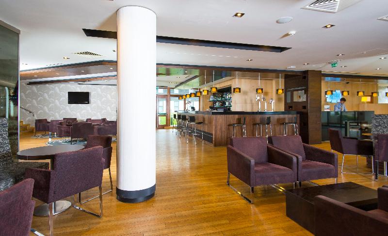 Holiday Inn Express London-Epsom Downs - Bar