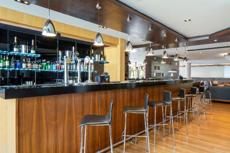 Holiday Inn Express London-Epsom Downs - Bar