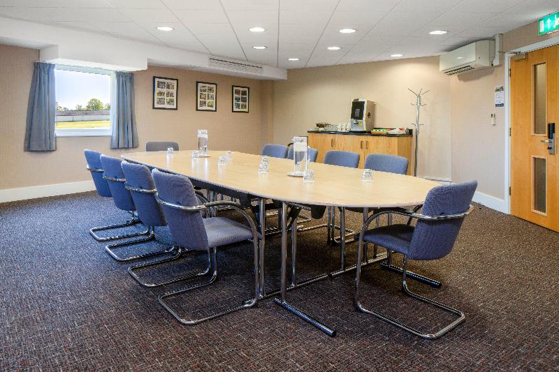 Holiday Inn Express London-Epsom Downs - Toplantı