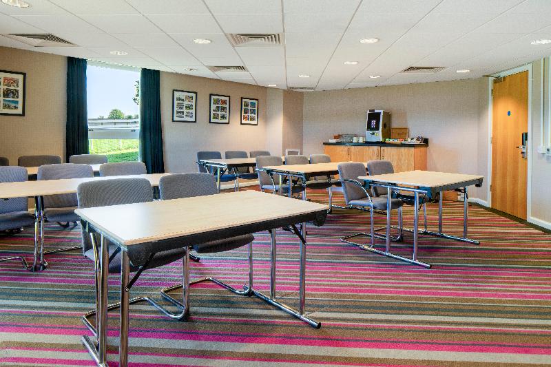 Holiday Inn Express London-Epsom Downs - Toplantı