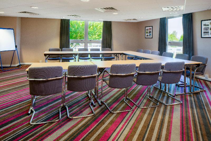 Holiday Inn Express London-Epsom Downs - Toplantı