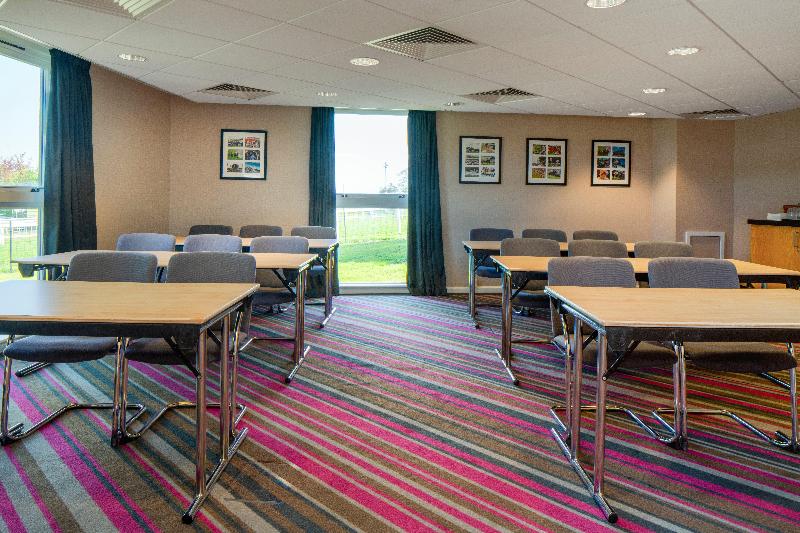 Holiday Inn Express London-Epsom Downs - Toplantı