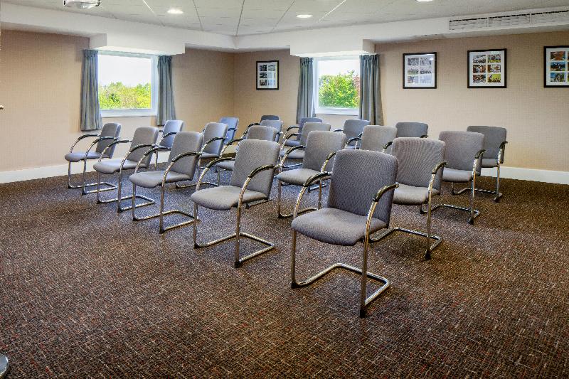 Holiday Inn Express London-Epsom Downs - Toplantı
