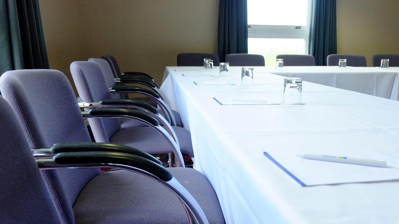 Holiday Inn Express London-Epsom Downs - Toplantı