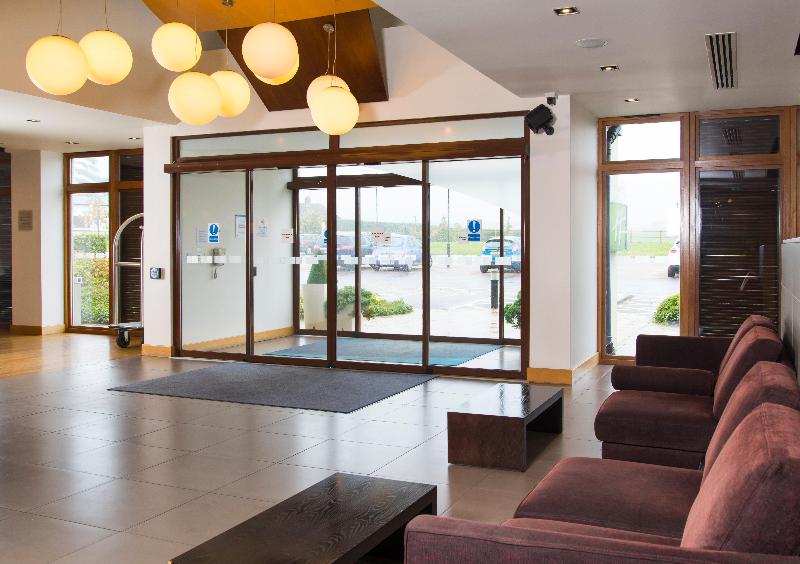 Holiday Inn Express London-Epsom Downs - Genel