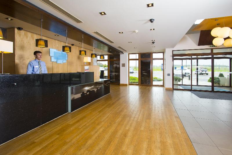 Holiday Inn Express London-Epsom Downs - Genel