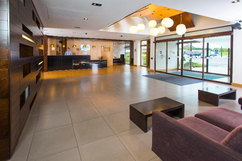 Holiday Inn Express London-Epsom Downs - Genel