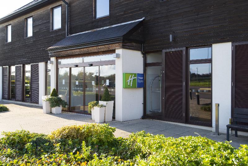 Holiday Inn Express London-Epsom Downs - Genel