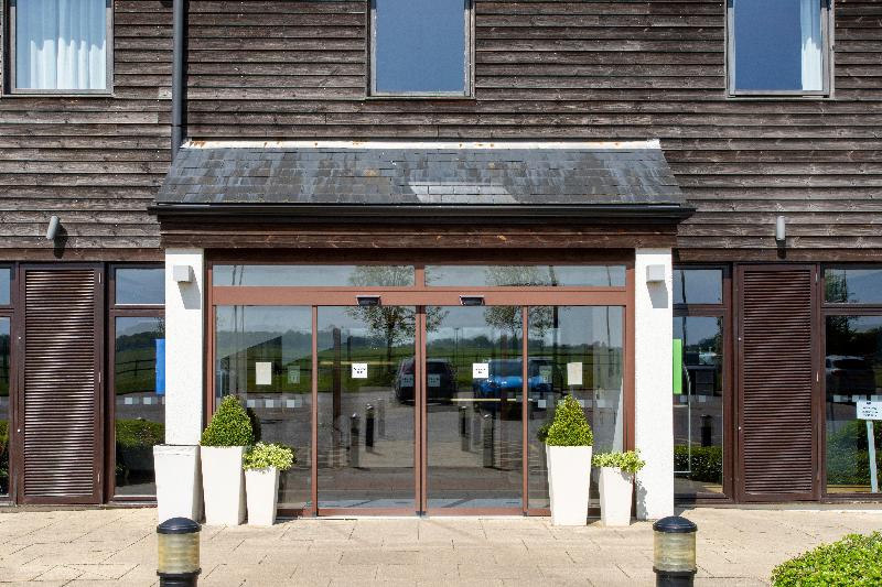 Holiday Inn Express London-Epsom Downs - Genel