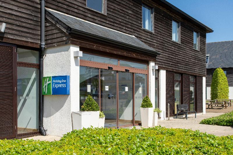 Holiday Inn Express London-Epsom Downs - Genel