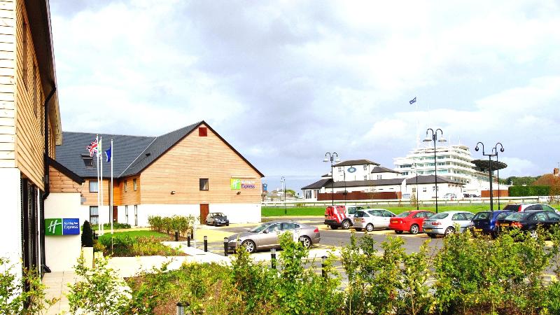 Holiday Inn Express London-Epsom Downs - Genel