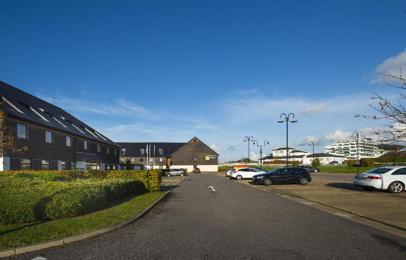 Holiday Inn Express London-Epsom Downs - Genel
