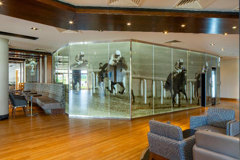 Holiday Inn Express London-Epsom Downs - Genel