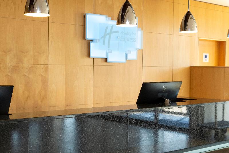 Holiday Inn Express London-Epsom Downs - Genel