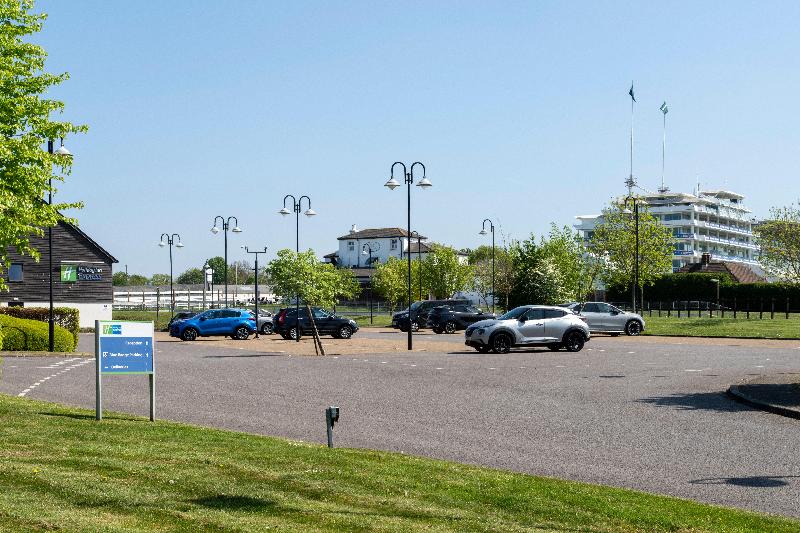 Holiday Inn Express London-Epsom Downs - Genel